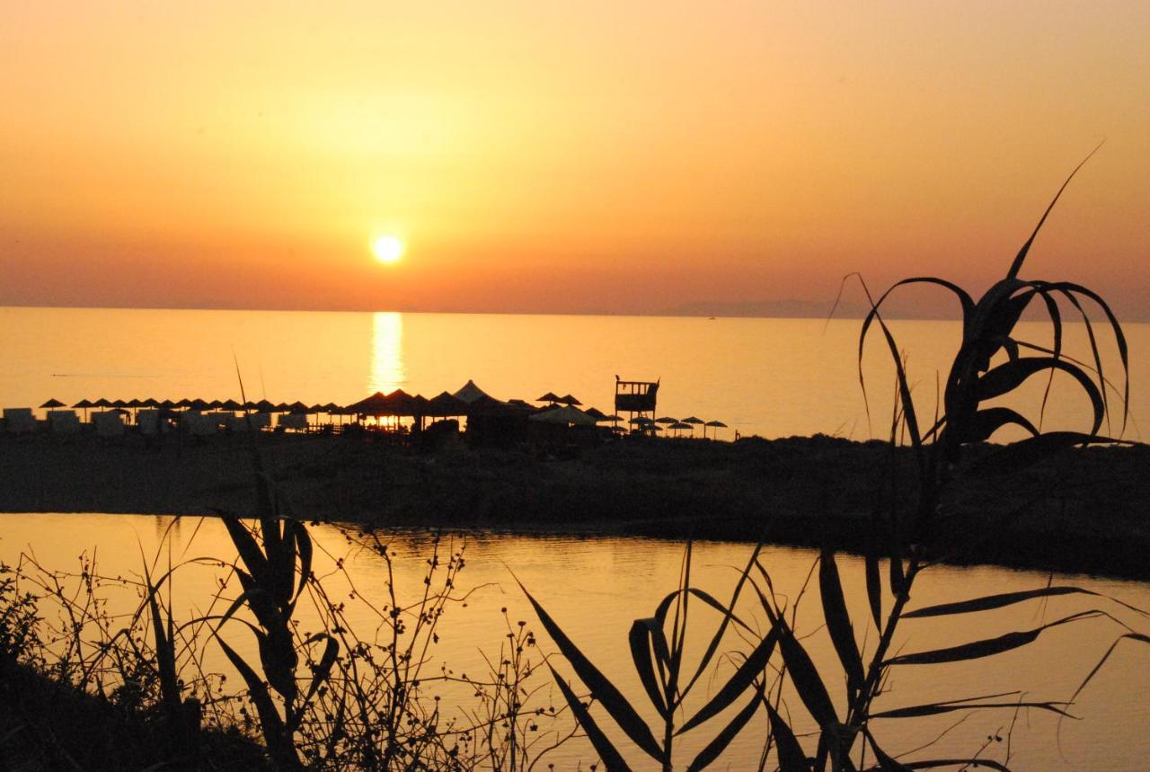 Apartment Tramonto Sea-Front Valledoria  Bagian luar foto